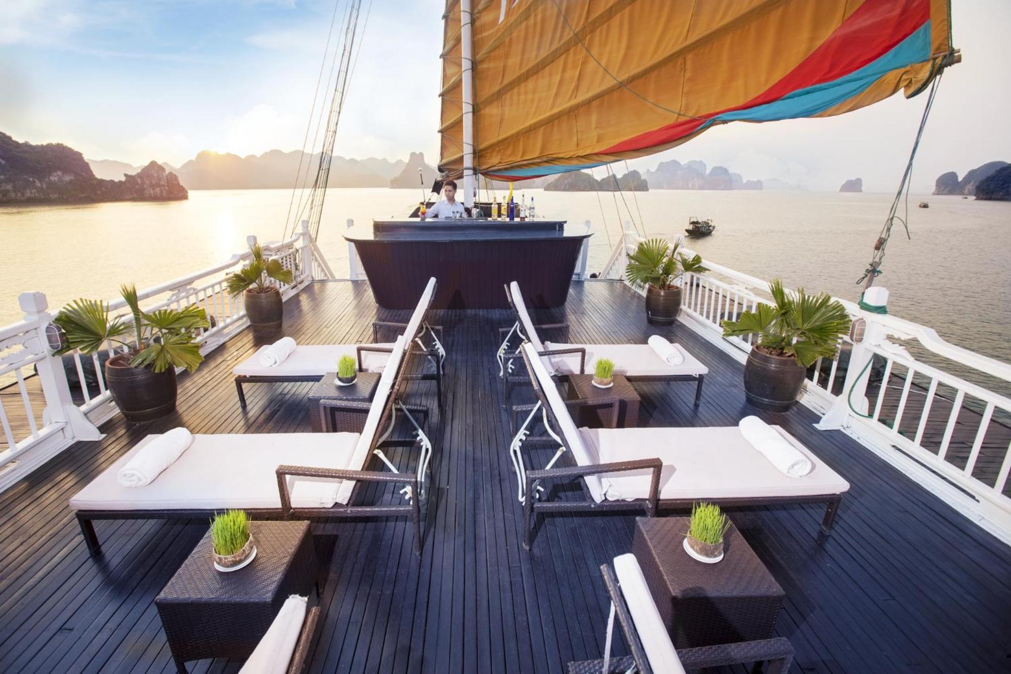 Hera Grand Luxury Cruise Ha Long Exterior photo