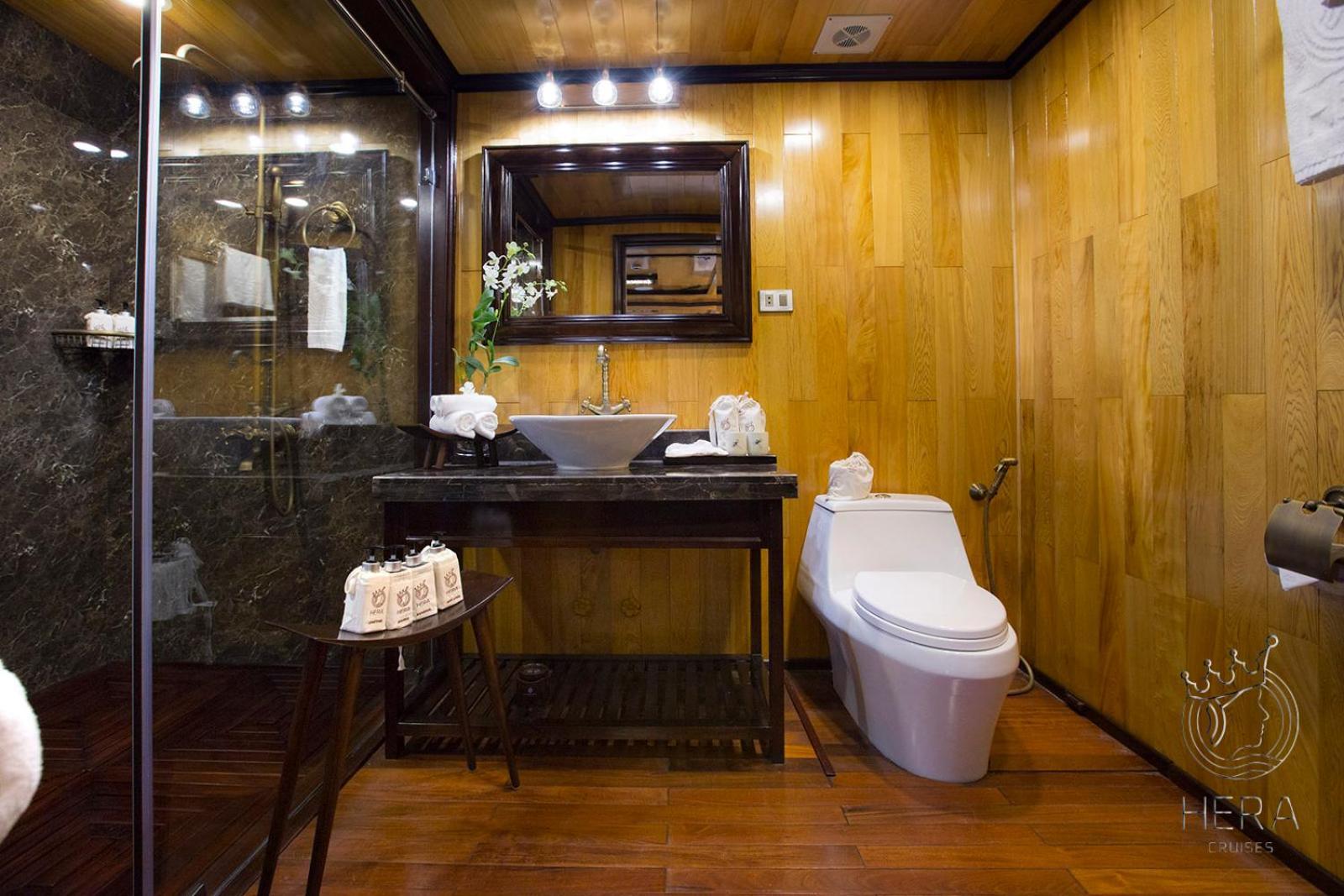Hera Grand Luxury Cruise Ha Long Exterior photo