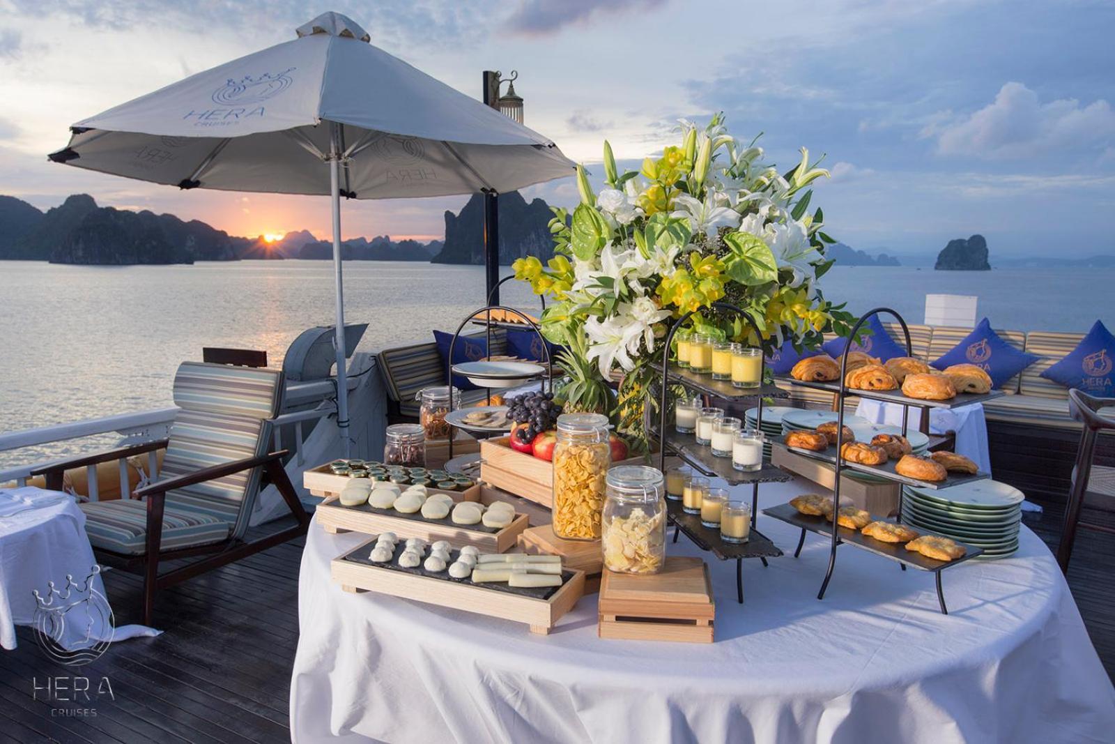 Hera Grand Luxury Cruise Ha Long Exterior photo