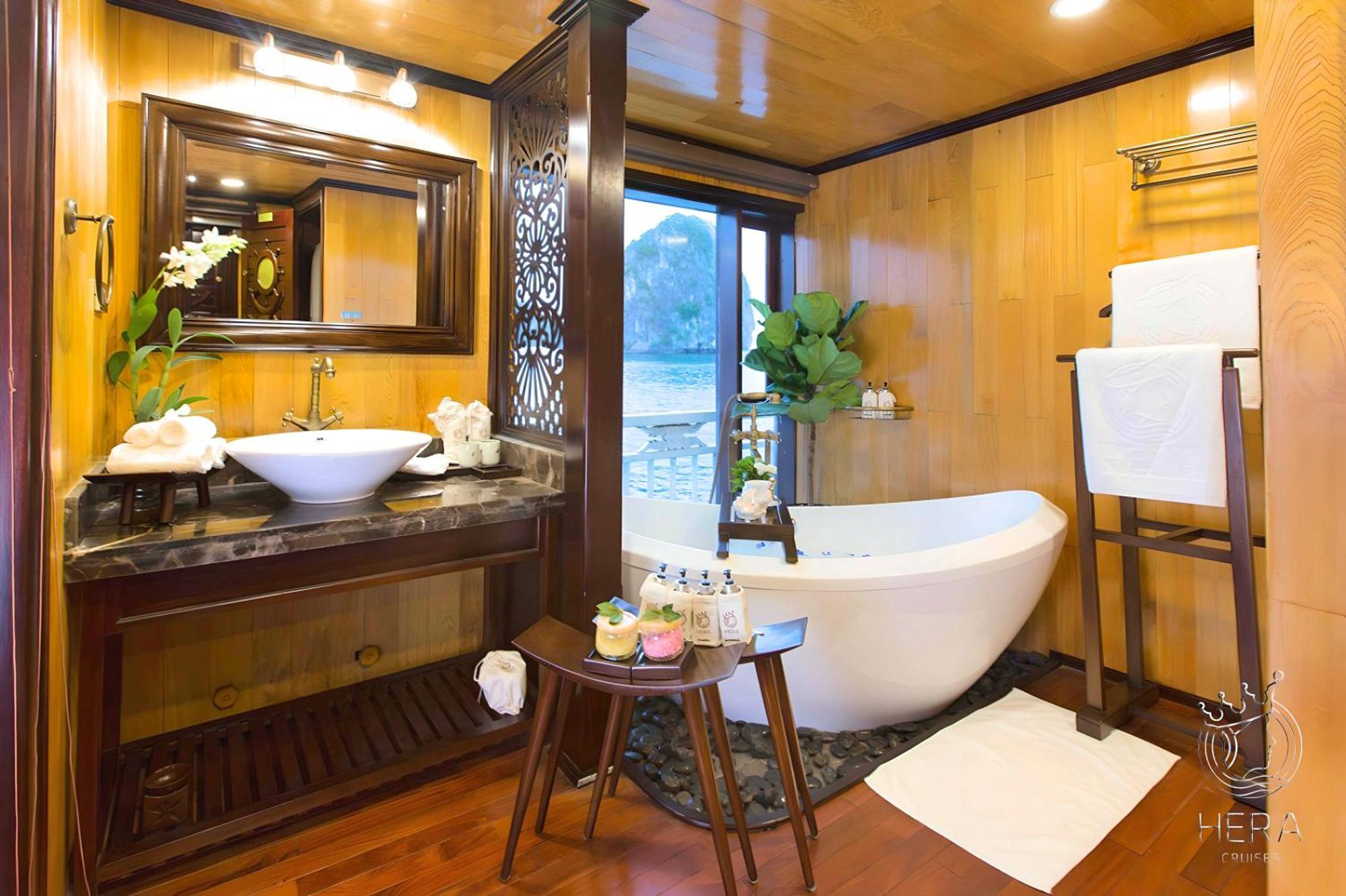 Hera Grand Luxury Cruise Ha Long Exterior photo